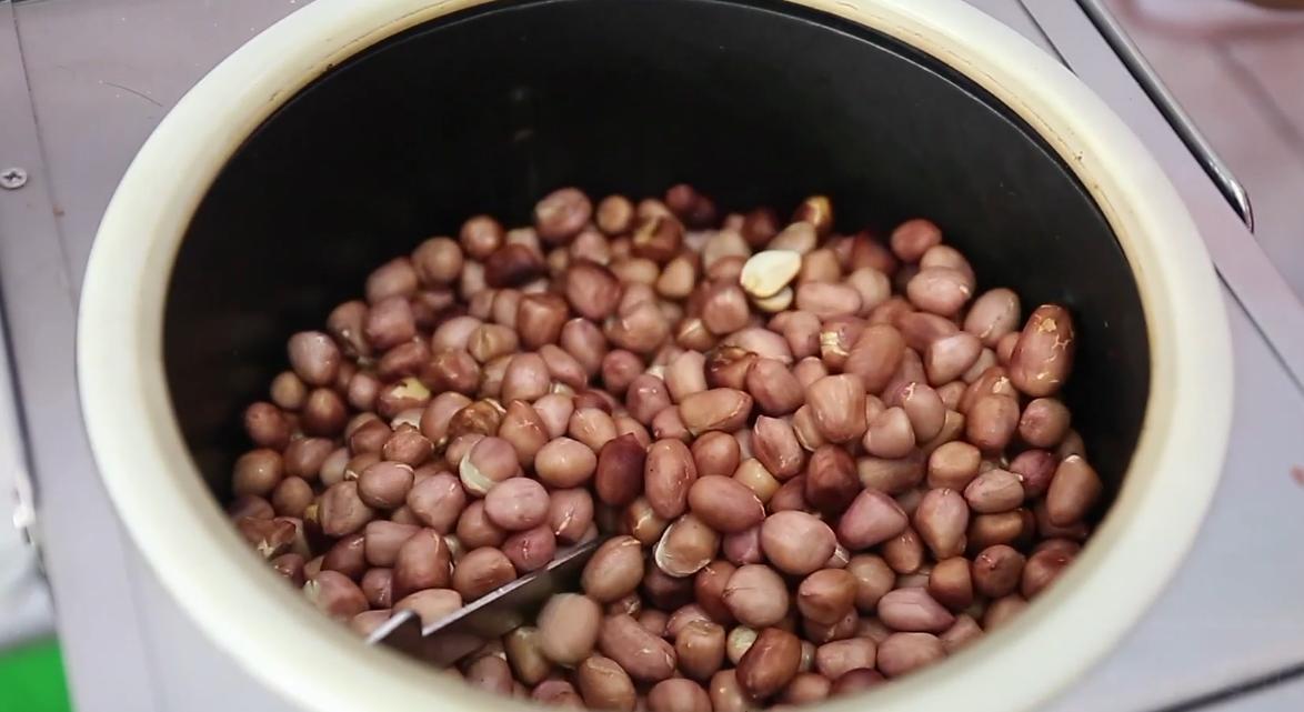 农村自榨花生油的危害,农村小作坊花生油有毒吗