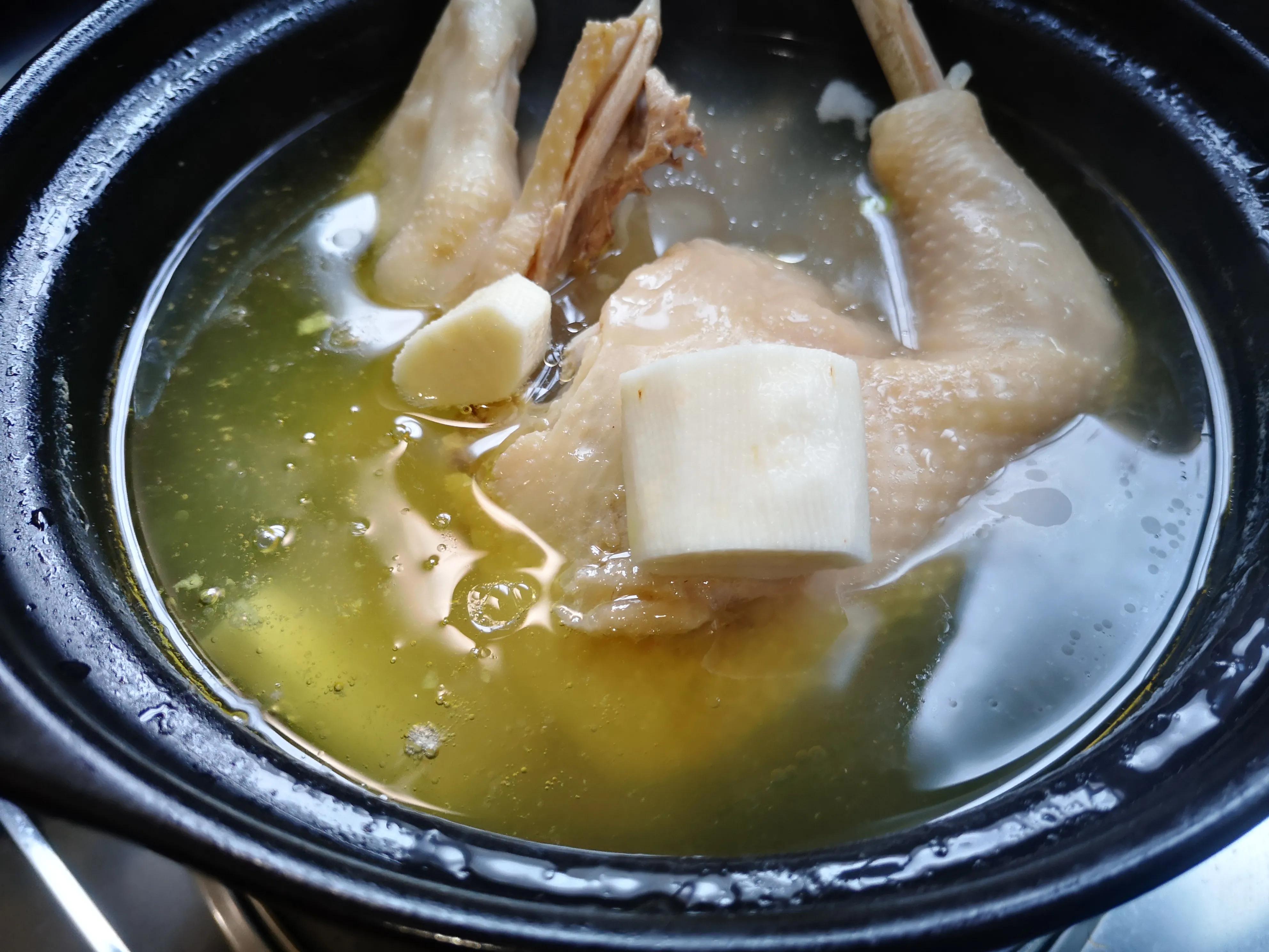 土鸡海参焖花胶,春节花胶海参鸡汤最佳做法