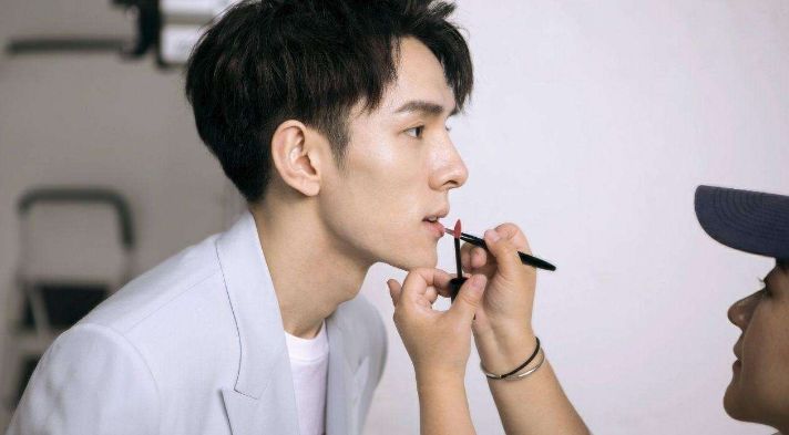 互联网造神简史:博客徐静蕾,微博姚晨,淘宝直播李佳琦