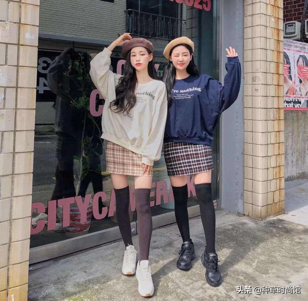 秋冬新款上新卫衣穿搭,今年秋款卫衣的流行款式