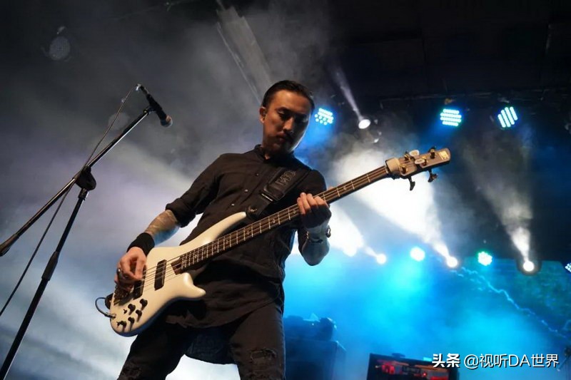 贝斯手要音响吗,贝斯手必须用效果器么