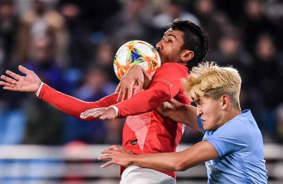 3次重大争议！大邱公然“戏耍”恒大，主裁判充耳不闻还黄牌以待