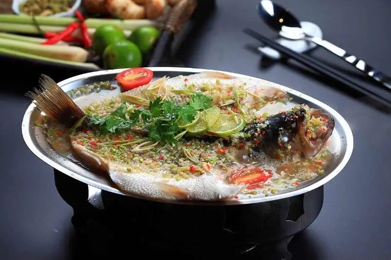 牛年扭蛋机、5折买明星同款、年味美食买一赠一，新春焕新颜