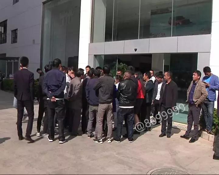 数十辆车堵路讨说法，又是为了网约车经营许可证