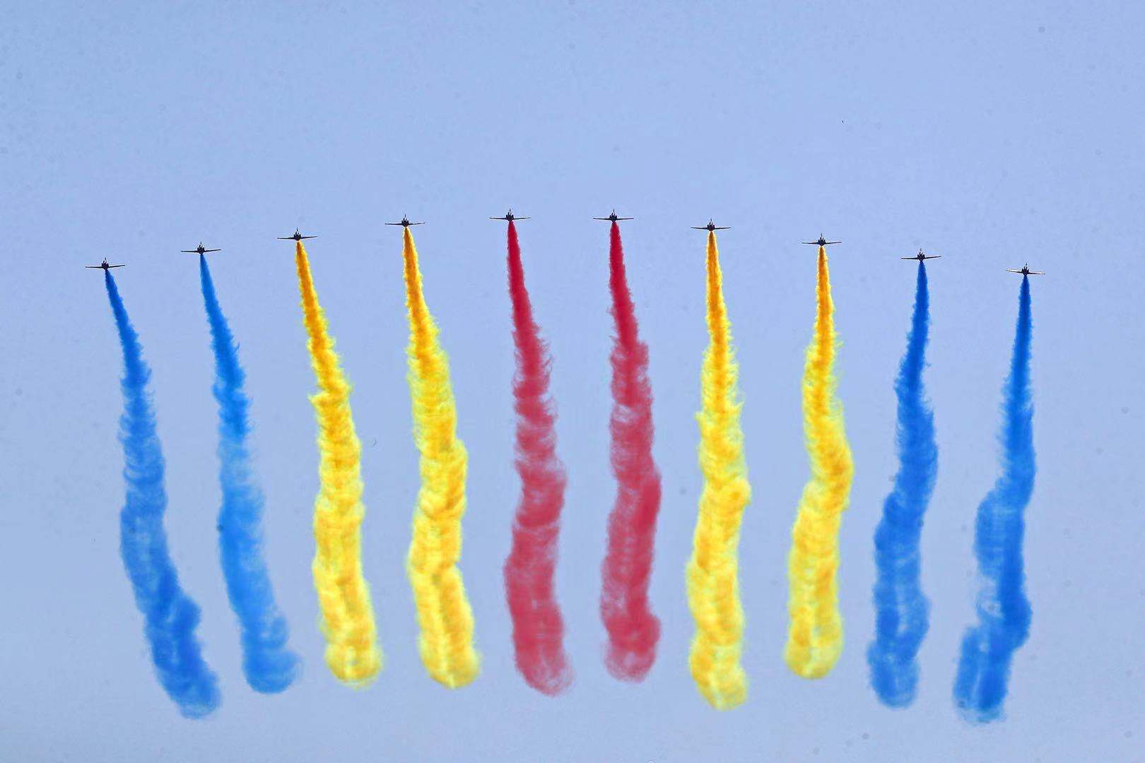 威龙列阵，长空彩练！详解百年庆典空中表演中的解放军战鹰编队