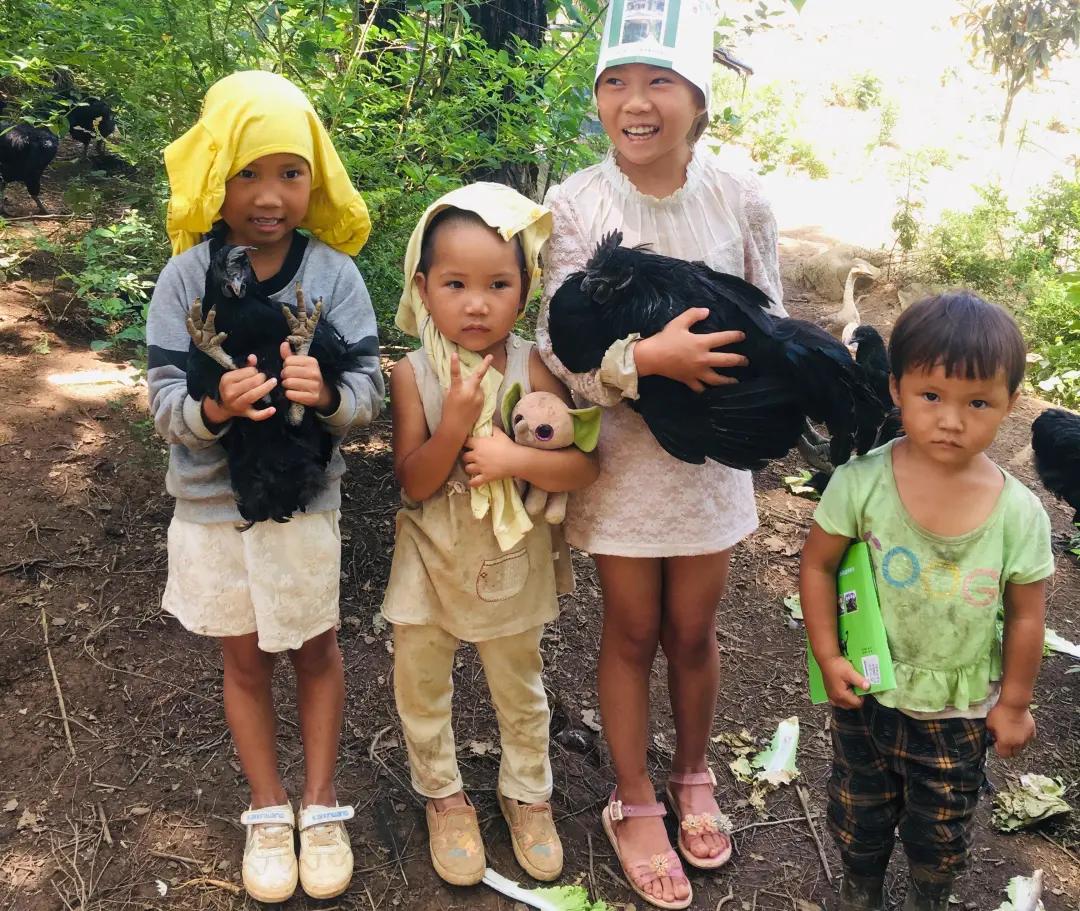 30岁小伙下乡创业7万元自己当老板,97年小伙返乡卖特产带动200人就业