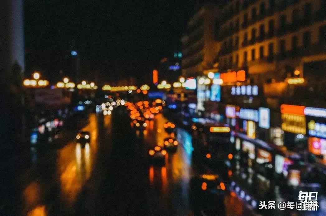 月薪4000月供2000房贷压力大吗,月薪1万还3000车贷压力大吗