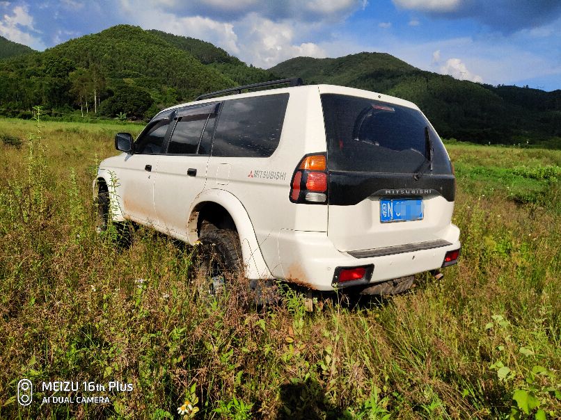 帕杰罗速跑3.0纯进口手动四驱越野,男人都有越野梦