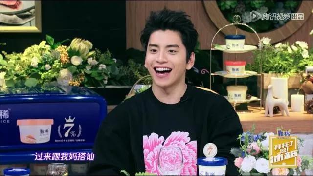 比起老男人，她果然还是更爱富二代啊