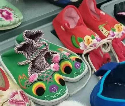 少数民族服装与服饰传承,儿童传统服饰