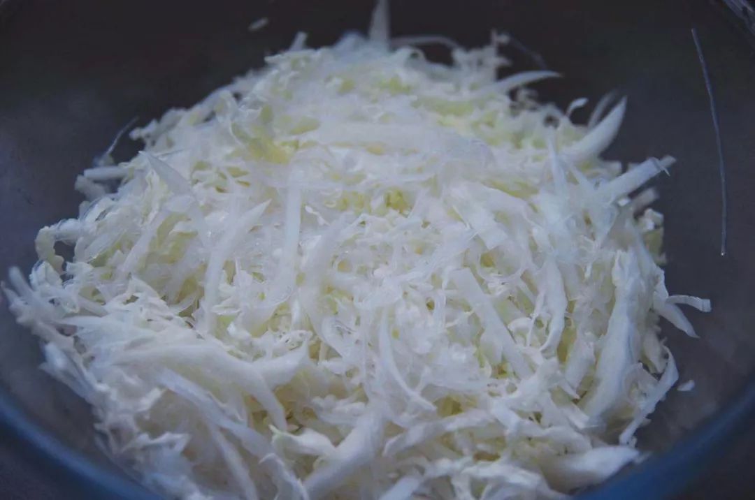 凉拌白菜小窍门清凉爽口简单好吃,凉拌大白菜最好吃的做法第一美食