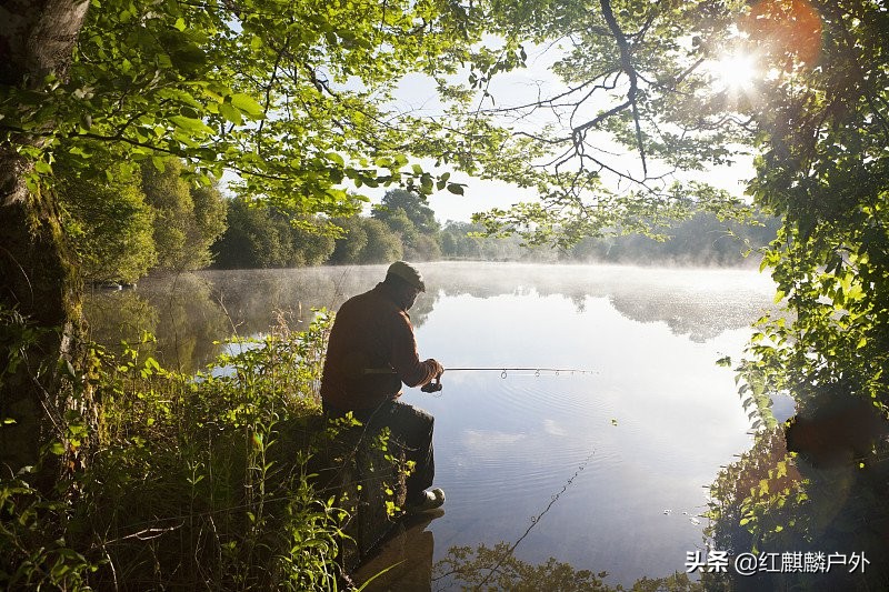 鱼线绑在鱼竿上的绑法教学,把鱼线绑在鱼竿上该怎么绑