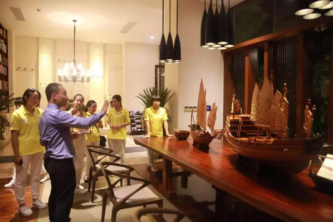 巨邦快乐集结号丨看见了，其中一艘游艇上，是我们的船长大舅哥