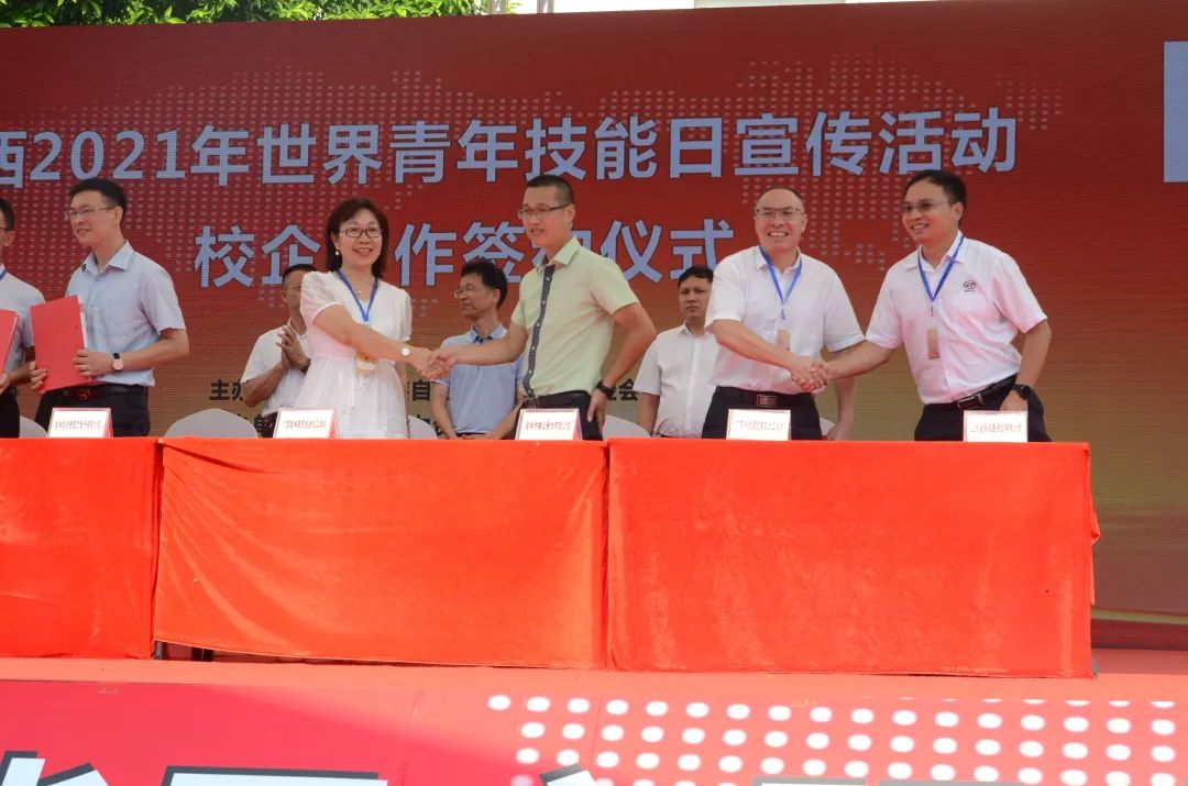 广西无人机培训中专班,广西科技商贸高级技工学校无人机