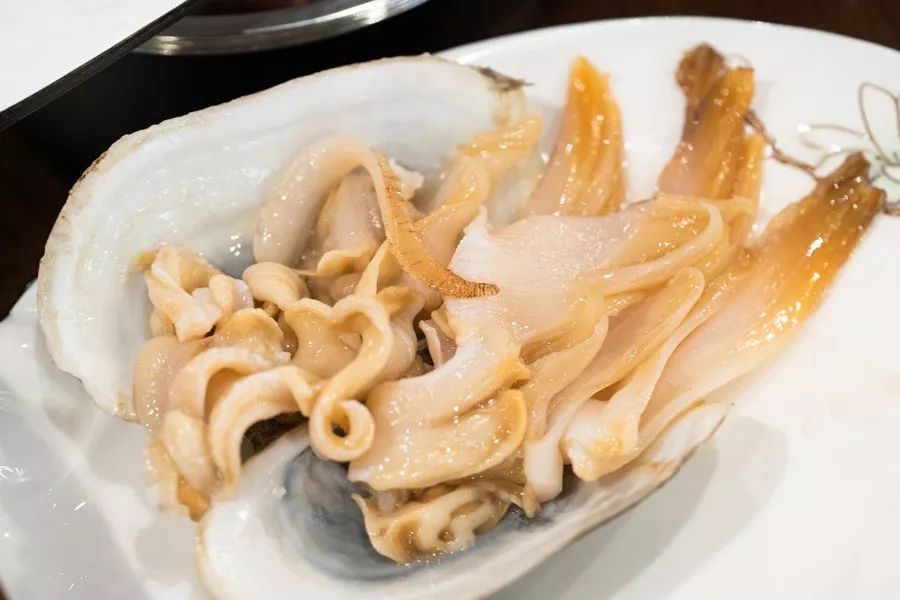 这家噗噗噗的粥底火锅店，稳就一个字