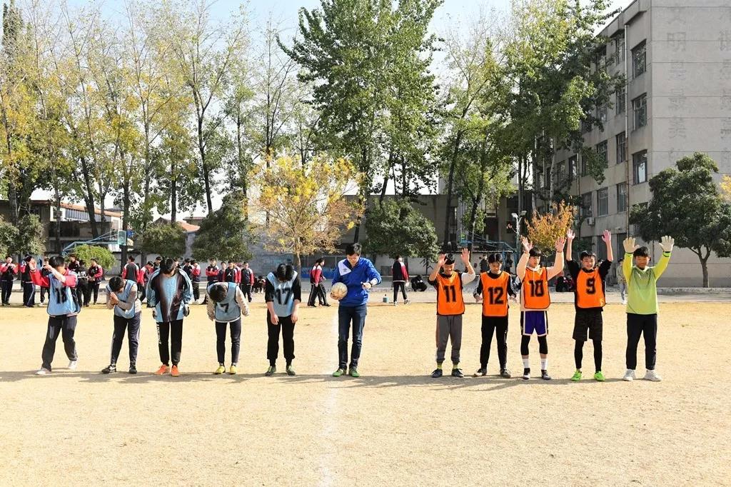 筑梦绿茵青春飞扬主题绘画,筑梦绿茵青春飞扬怎么画