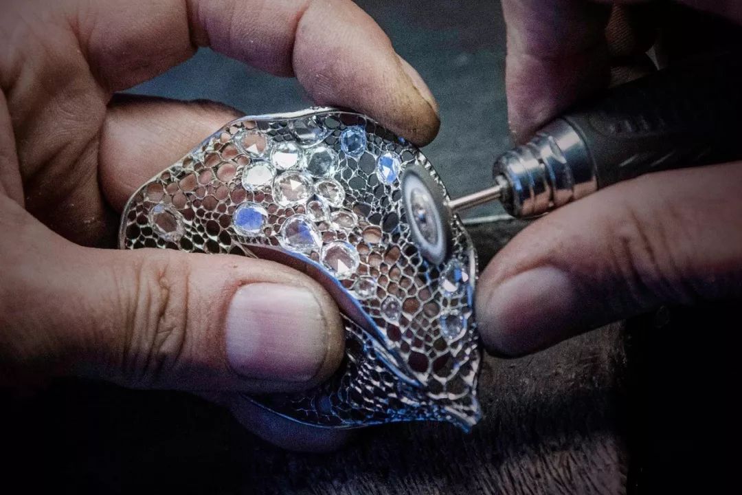 CHALAVRO带你揭秘：为何明星戴的饰品店里找不到？