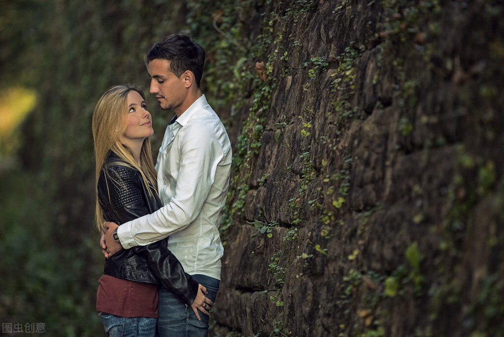 探探加的,感觉和照片不一样,刚才约出来了,然后就走