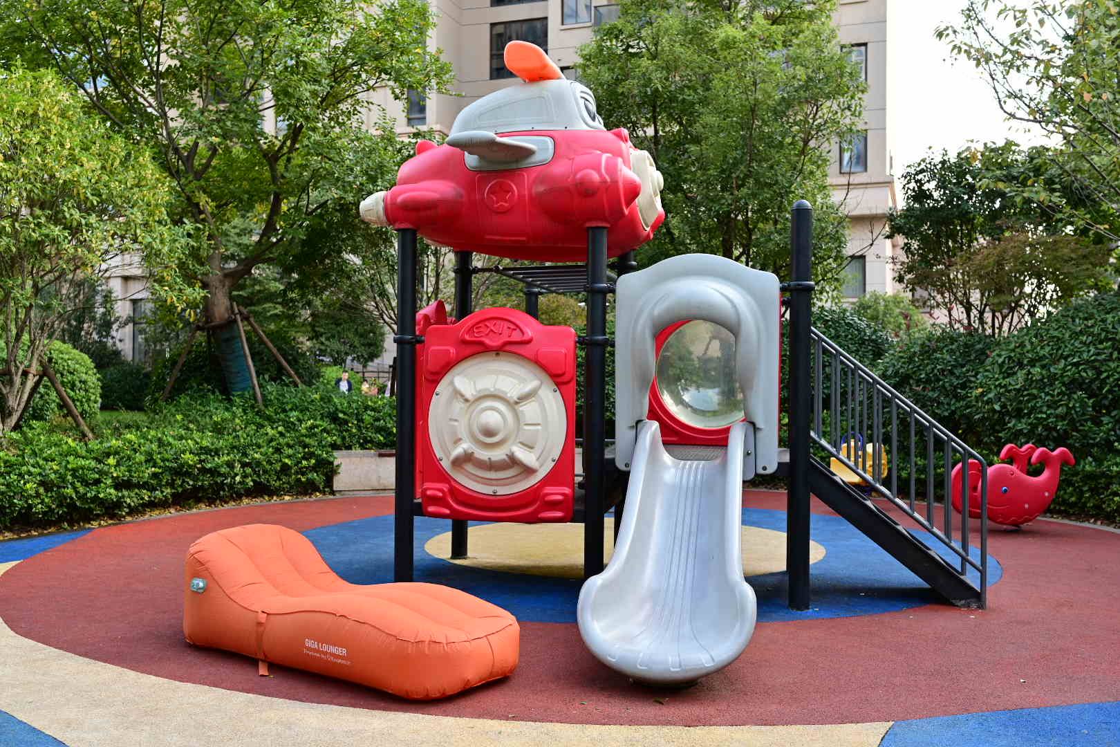 把床装进包里,想躺就躺!反射镜面充气床