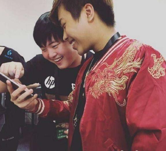 uzi直播玩斗地主,uzi直播找队友