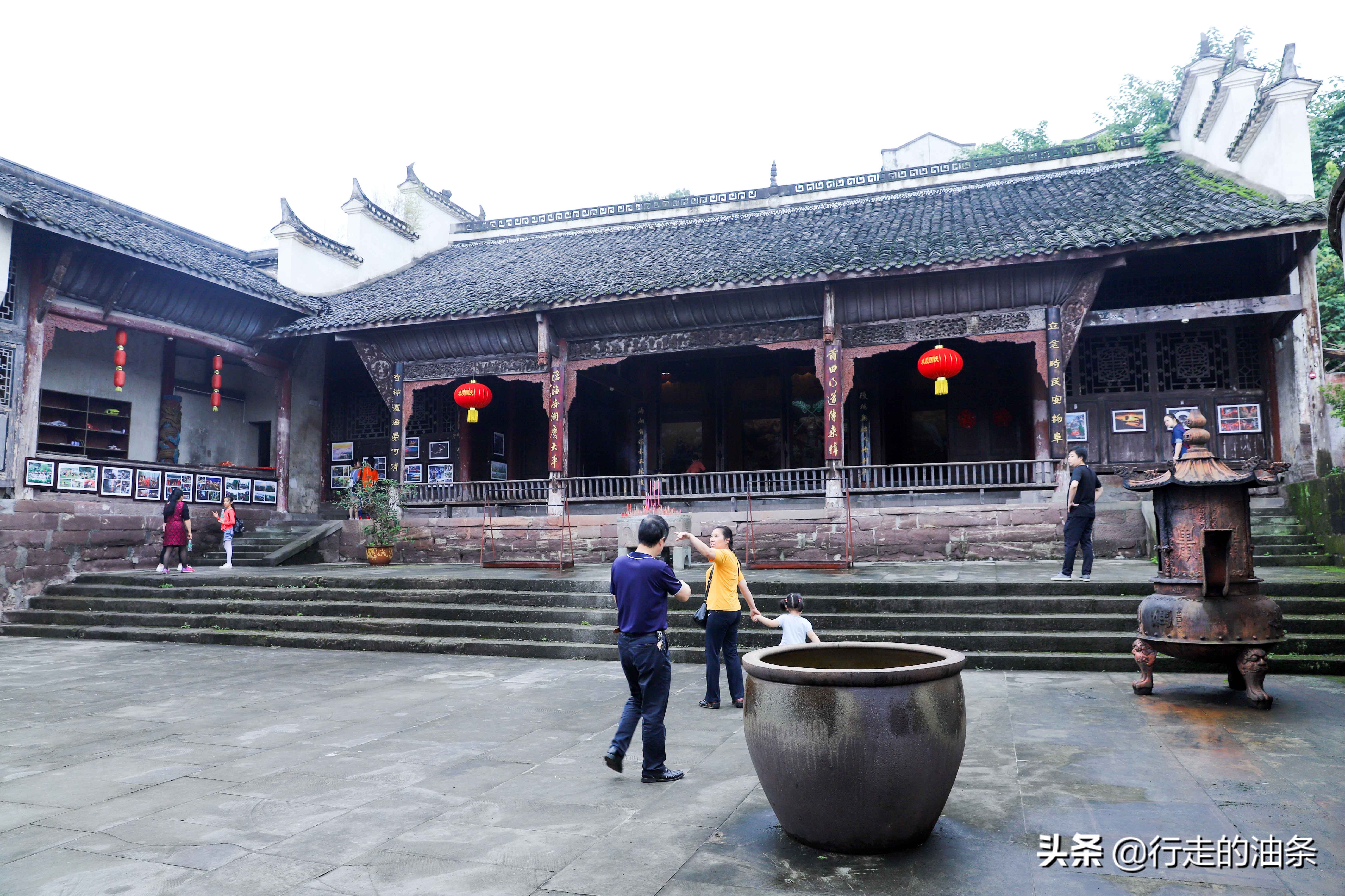 重庆旅游打卡老街磁器口,重庆自驾凤凰古城游记