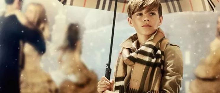 最近特别火的围巾性价比高,秋冬最值得入手的大牌围巾