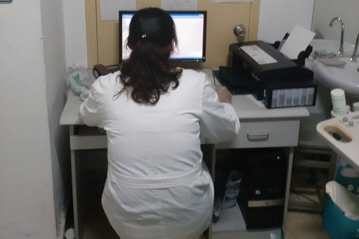 小孩走路说腿疼脊柱肿瘤,儿童夜里腿疼拍片能查出骨肿瘤吗