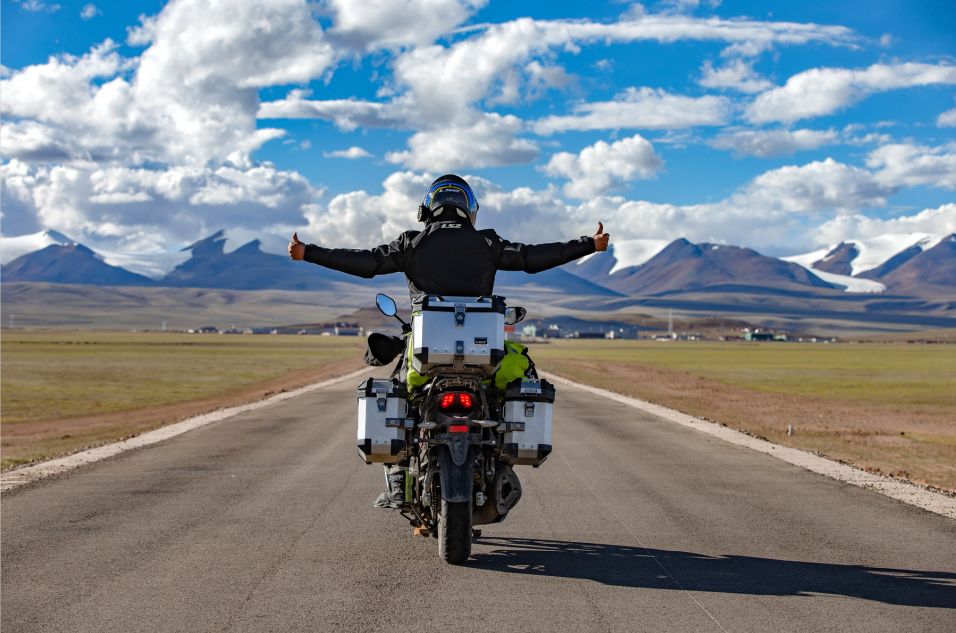 视频穷游是为了体验？为了赚钱？还是一场博主与粉丝共谋的游戏？