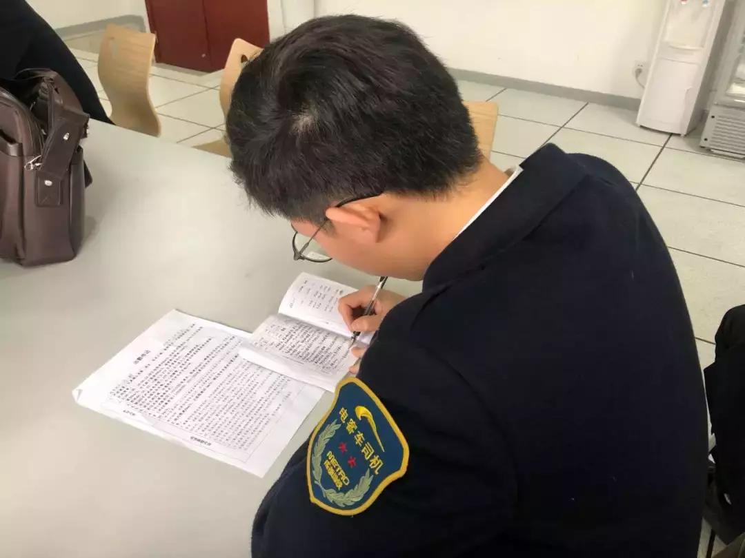 有轨电车蓉2号线驾驶员,成都蓉2号有轨电车司机