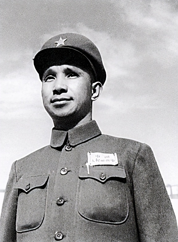 没有陈毅的“坐镇”，粟裕就指挥不动华野的那些老资格吗？