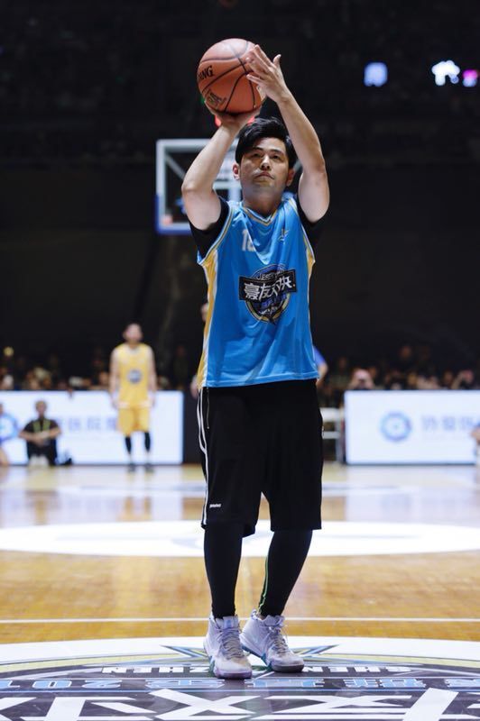 杰伦终于公开自己支持的NBA球队，他的篮球水平究竟如何