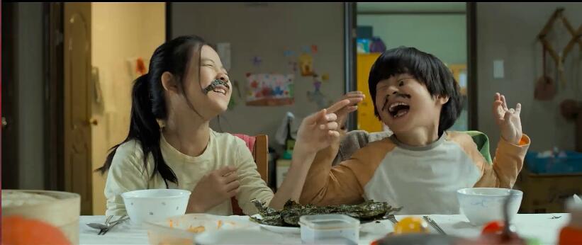 韩国电影小男孩儿被家暴,韩国小委托人真实事件详情结局