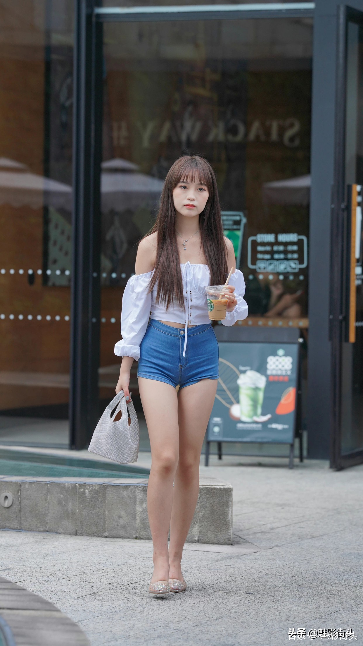 牛仔短裤搭配什么上衣女小学生,男宽松牛仔短裤怎么搭配上衣