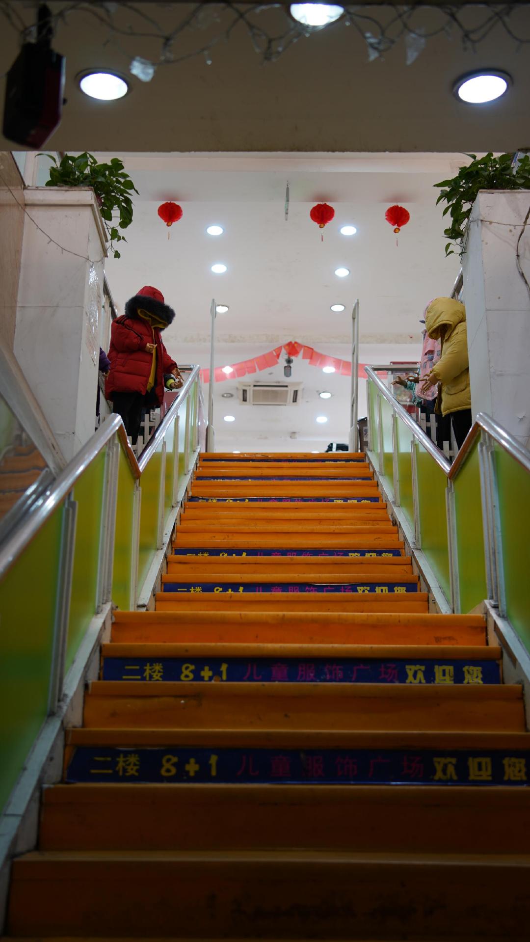 永诺yn35mmf2标准定焦镜头测评,永诺35mmf2和适马35f2对比