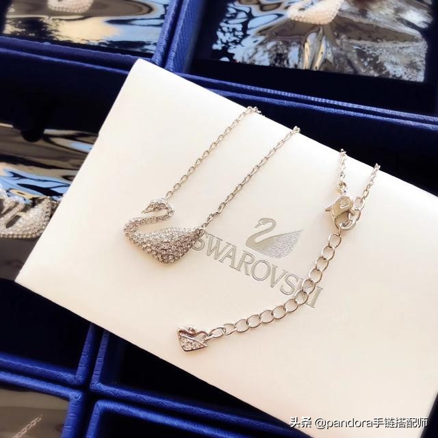 施华洛世奇黑天鹅和银天鹅哪个贵,施华洛世奇黑天鹅项链推荐视频