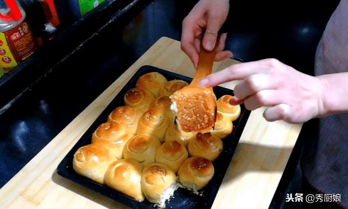 普通面粉自制蜂蜜小面包,3分钟制作蜂蜜小面包香甜酥软