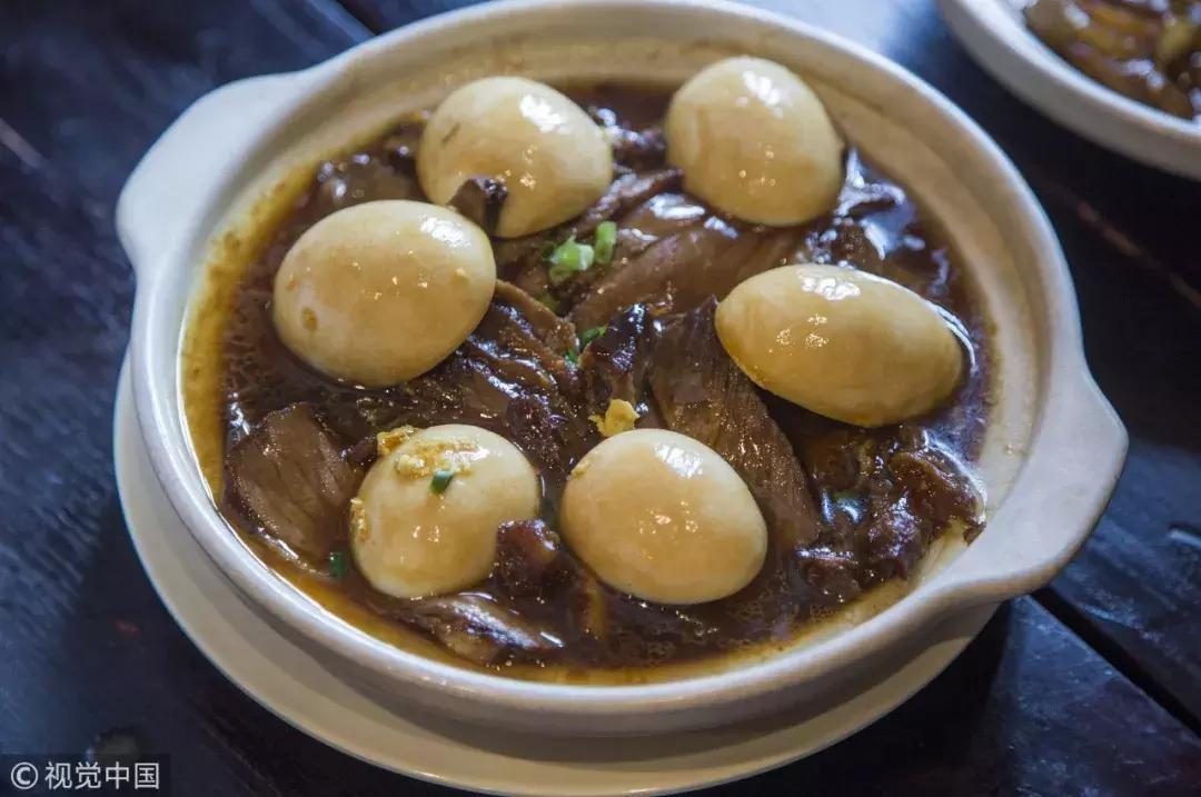 男子称买火腿肠发现赔50万,男子花18元买鸡蛋赔2万