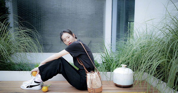 刘雯穿全黑色服装休闲又帅气,全黑look酷帅风