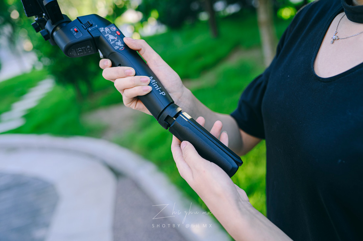 “跨界级”专业防抖,手机和微单都可用,普通人的视频“法宝”