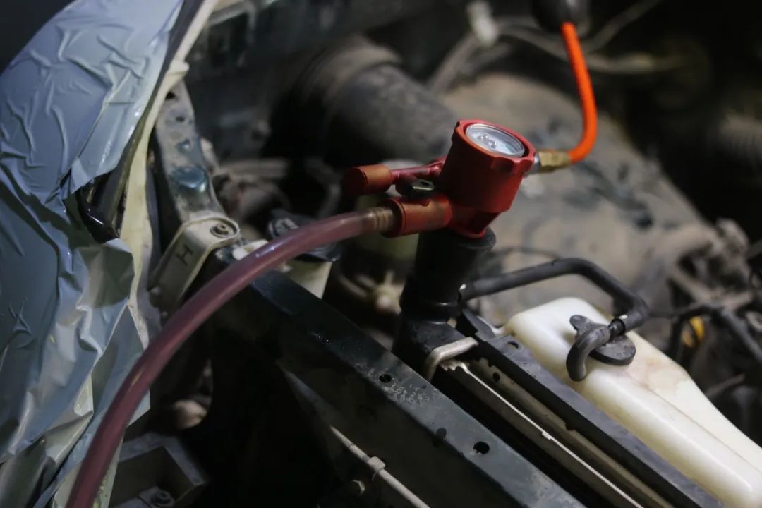 经典老车丰田lc90翻新复活,老款普拉多120翻新