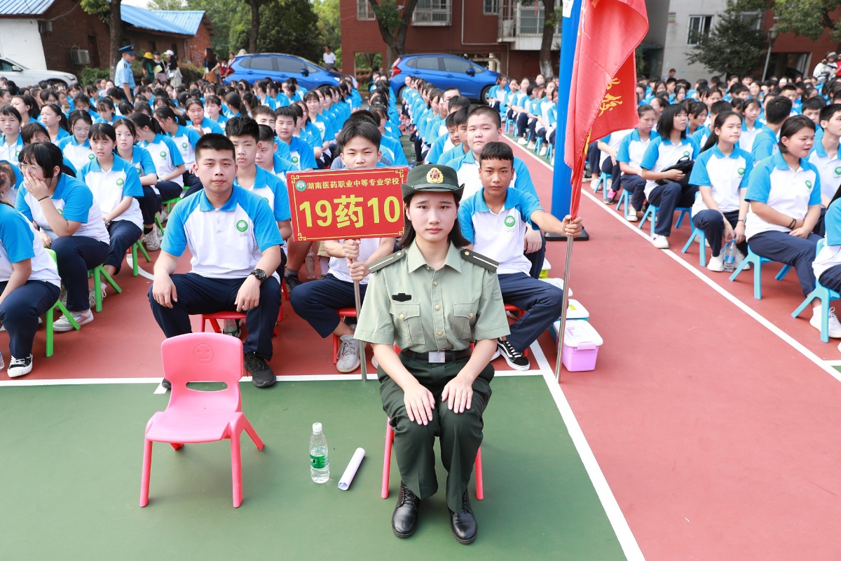 学医救死扶伤当兵保家卫国,学医习武救死扶伤十六字口号