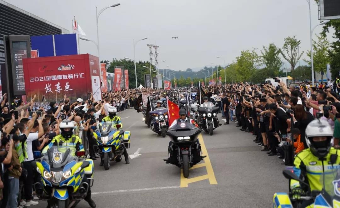 大批摩友齐聚,全国摩友重机相聚