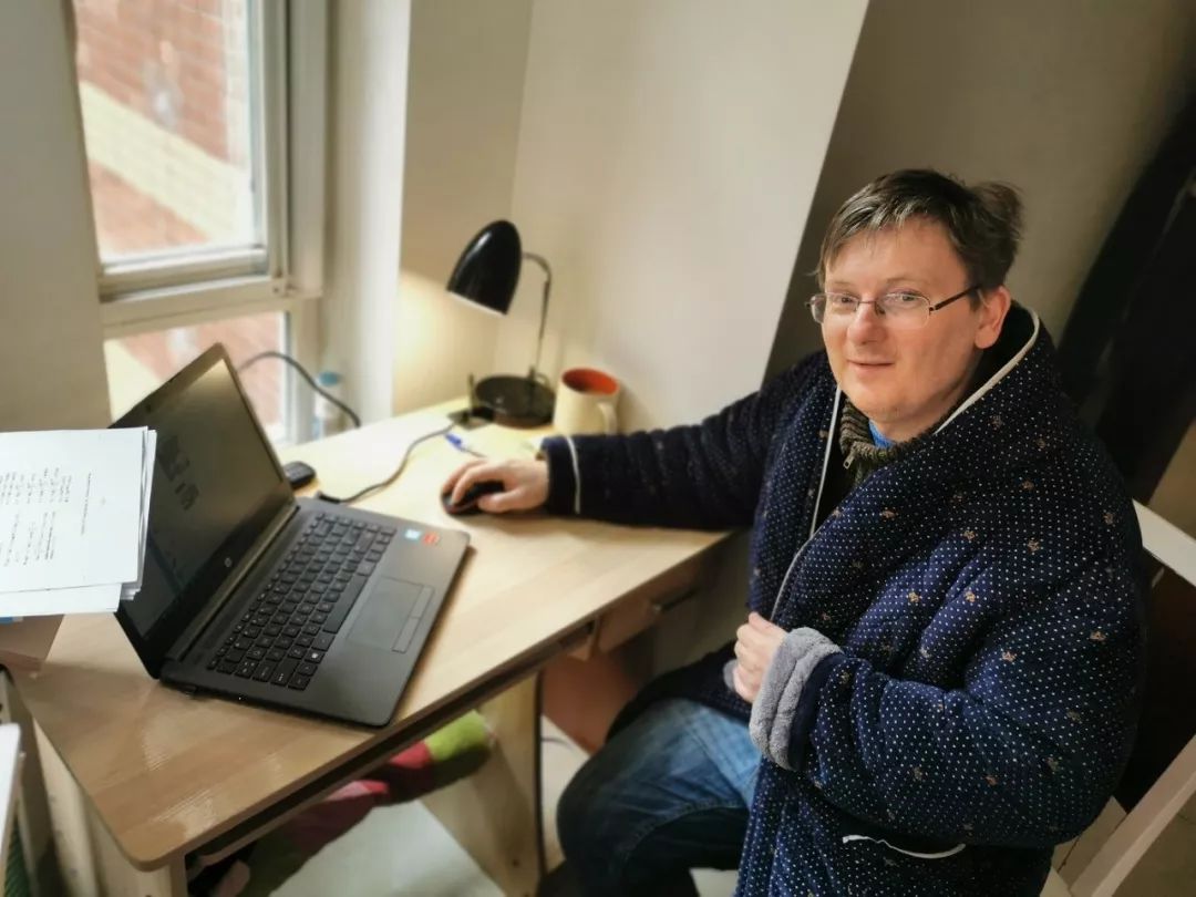 成实外国际部颜值主播全部上线，学生靠课堂表现“打赏”老师