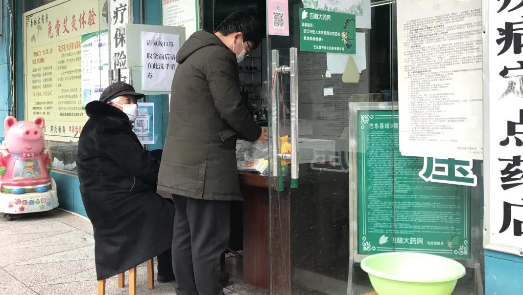 战疫扶贫爱心助农,战疫情帮贫困社区干部送温暖