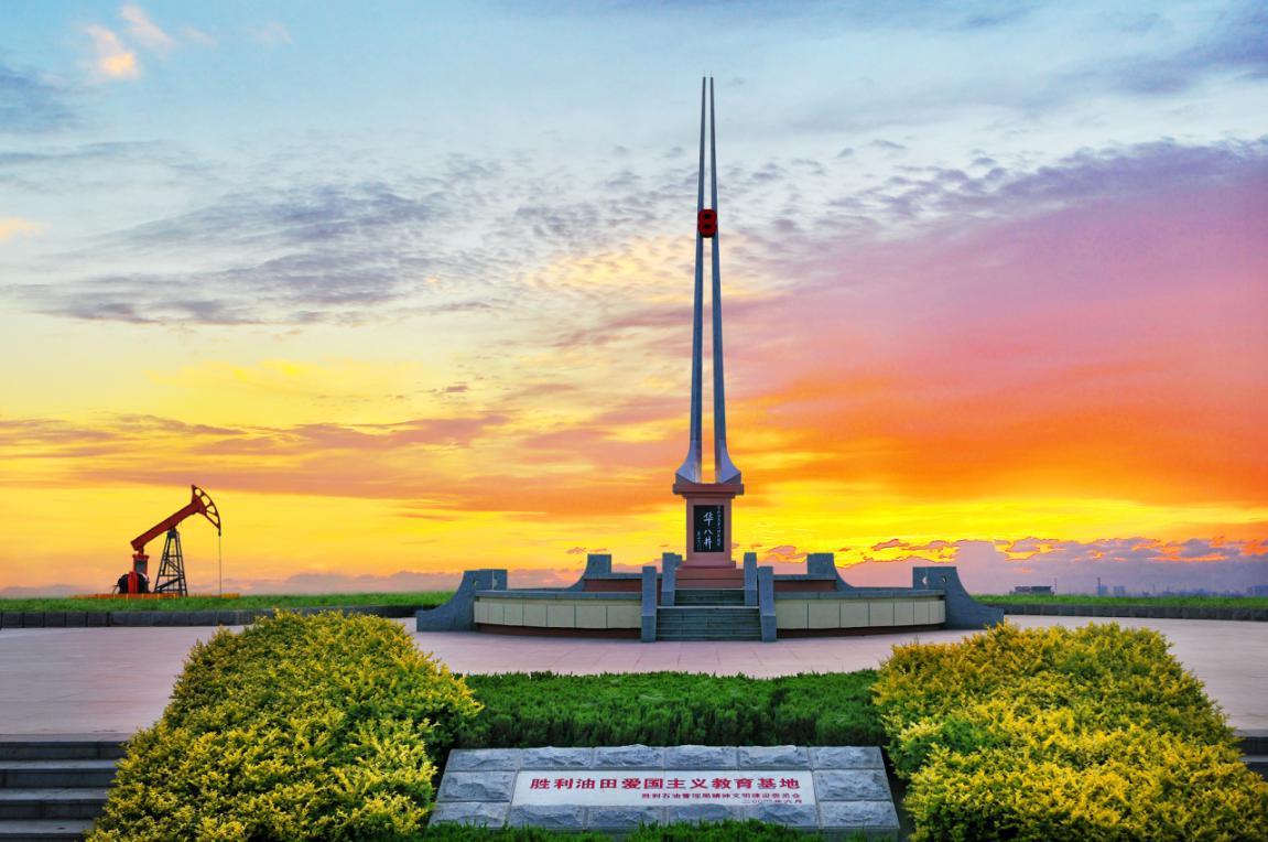 回顾党的百年艰苦奋斗的历史征程,回望历史百年辉煌坚定信念跟党走