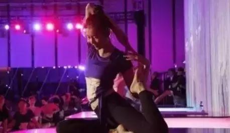 维密身材怎么练出来的,你以为完美的身材都是天生的