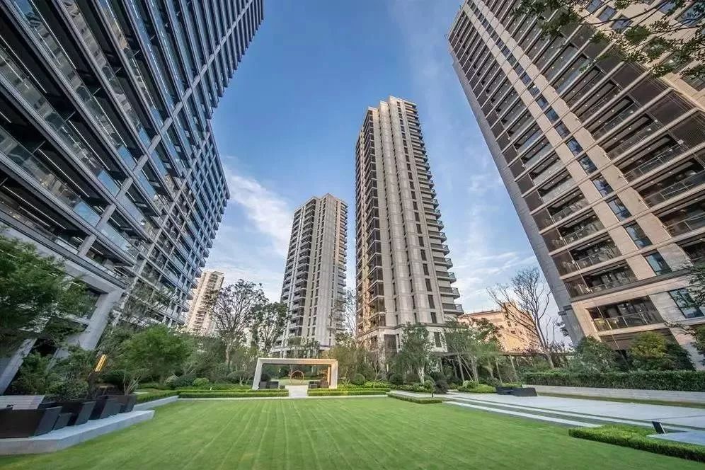 别再见女的就喊美女,见房子就称豪宅,盘一盘上海真正豪宅产品系