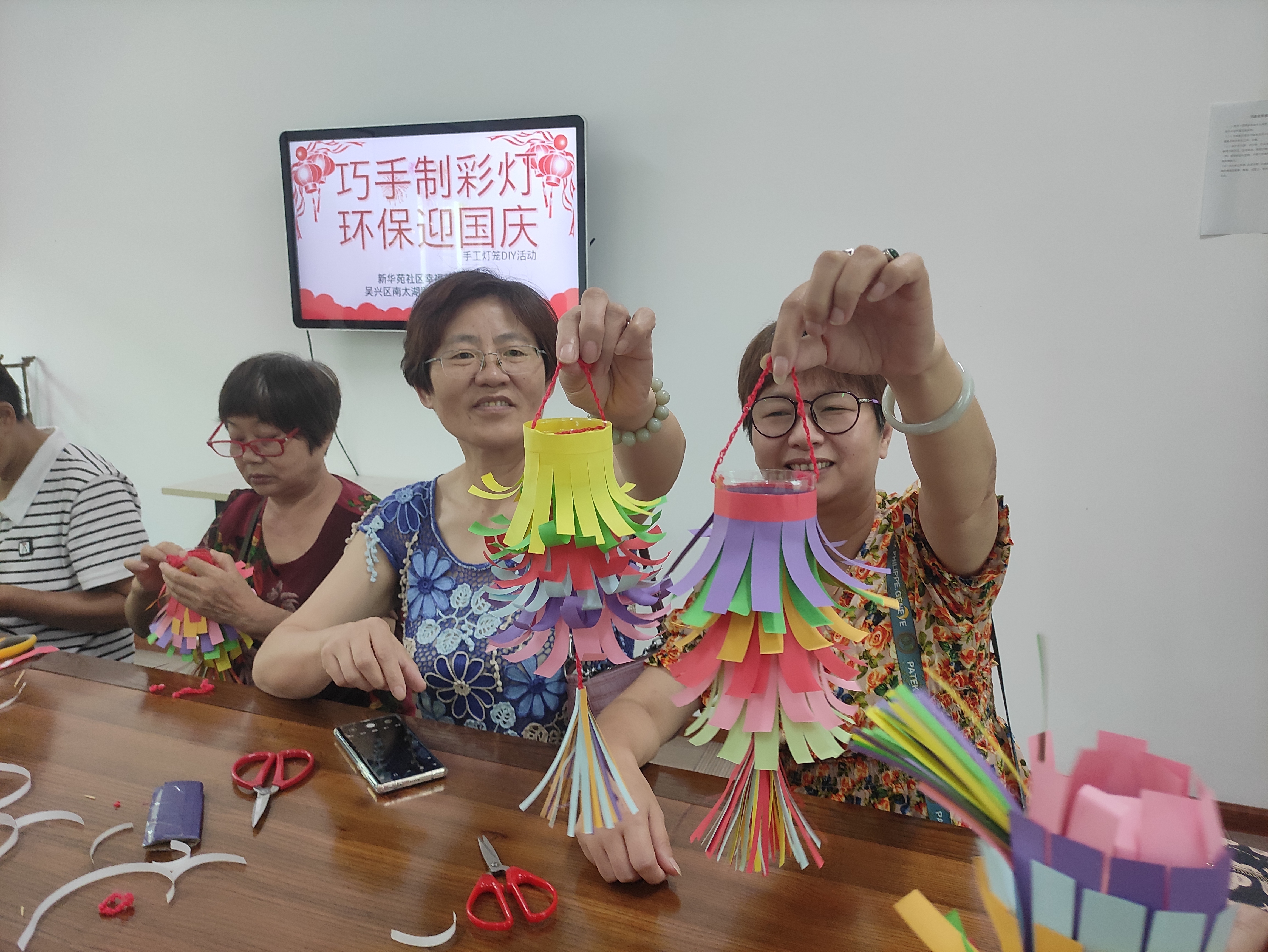 喜迎国庆各地节日氛围浓,万家团圆度佳节多彩活动迎国庆