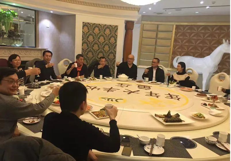 拍卖场无“君子协定”，200万拿下嘉靖*钟金**杯