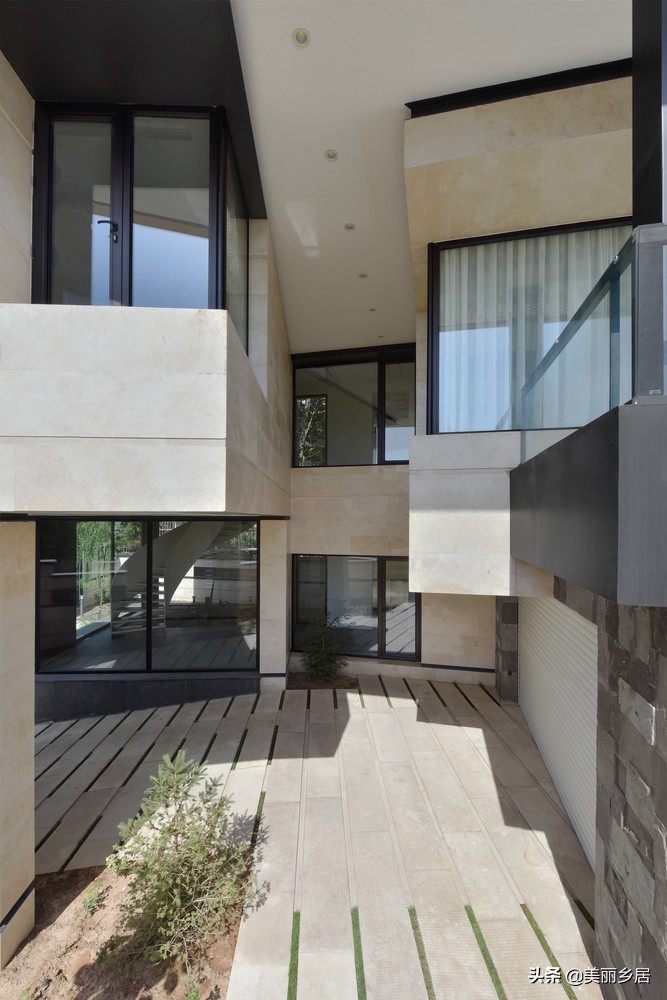 宅基地有一边有斜角怎么建房,宅基地是大坑如何建房